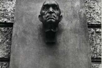 Pamětní deska sochaře Jana Laudy