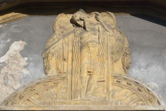Dekorativní reliéf na fasádě domu ve Volyni