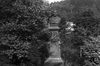 Pomník Adama Mickiewicze v Karlových Varech I