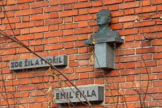 Pamětní deska Emila Filly na jeho domě v Praze