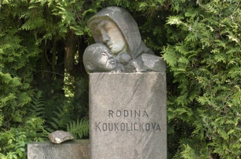 Náhrobek rodiny sochaře Václava Koukolíčka