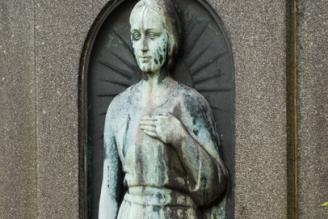 Náhrobek Jiříny Ottové s portrétním reliéfem polopostavy na hřbitově v Plzni - Bolevci