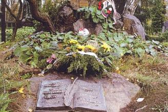 Náhrobek Karla Klostermannana Ústředním hřbitově v Plzni