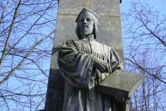 Pomník Mistra Jana Husa v Lomnici nad Popelkou