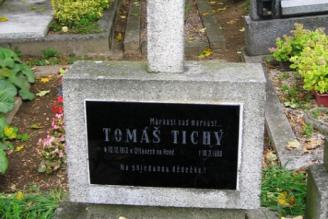 Náhrobek Tomáše Tichého na hřbitově v Týnci u Klatov  