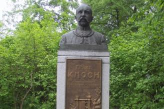 Pomník Františka Kmocha v Kolíně