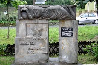 Pomník ženám, které zahynuly za okupace na pochodu smrti v Krásně